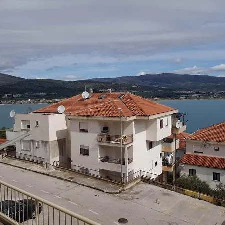 Trogir, Sea View Apartman *