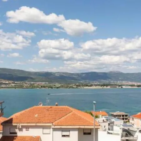 Trogir, Sea View Apartman *